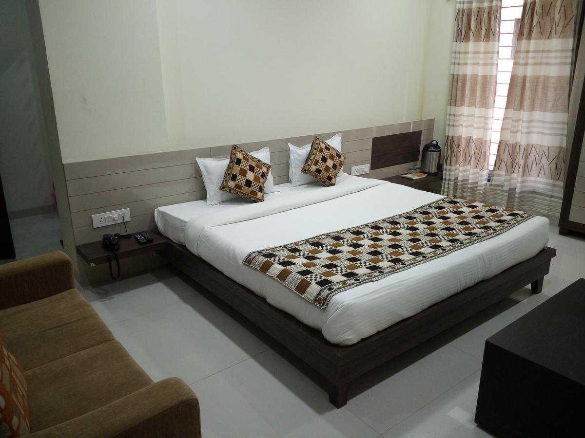 Hotel Casa Green Shirdi Exterior foto