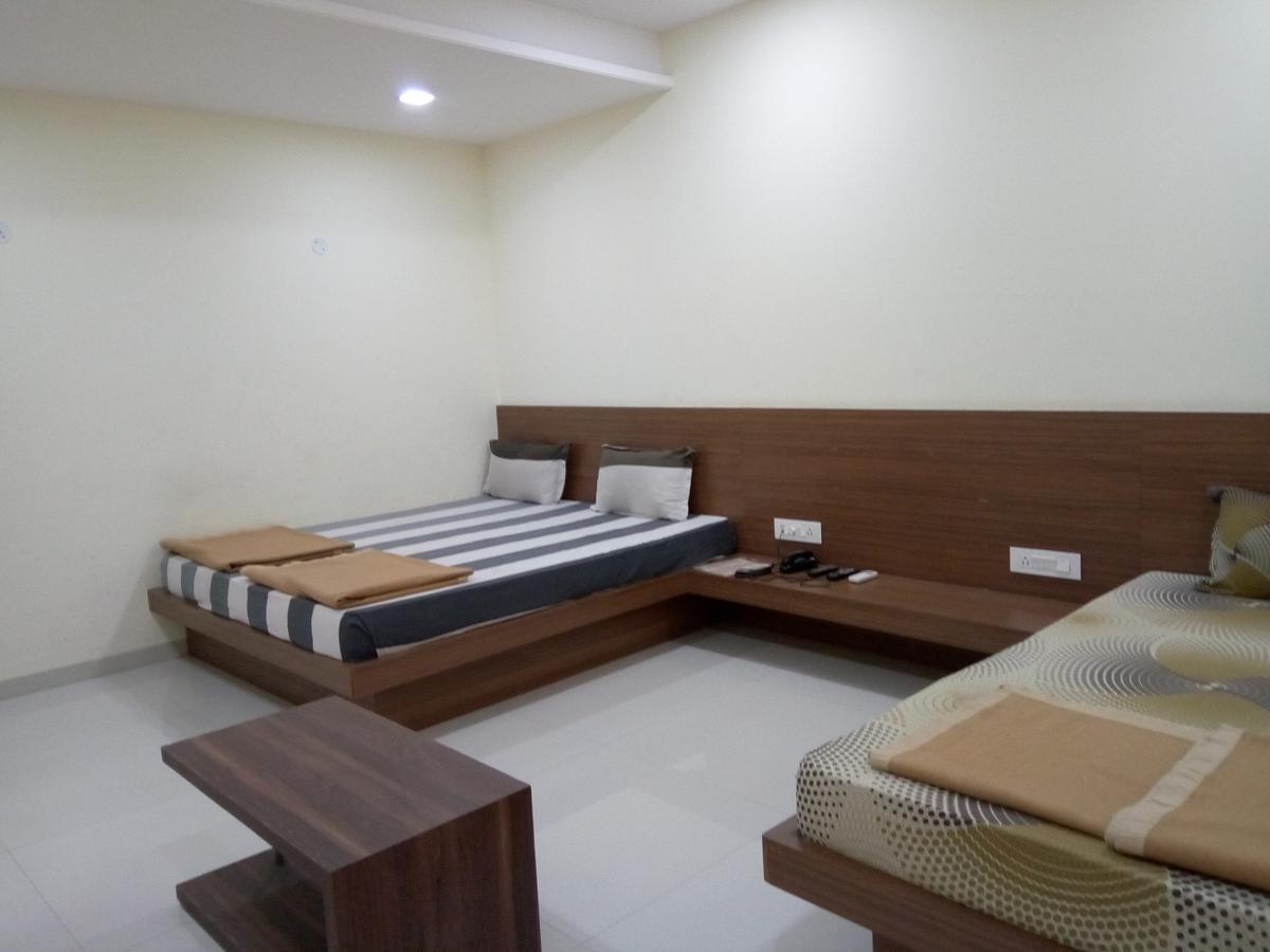 Hotel Casa Green Shirdi Exterior foto