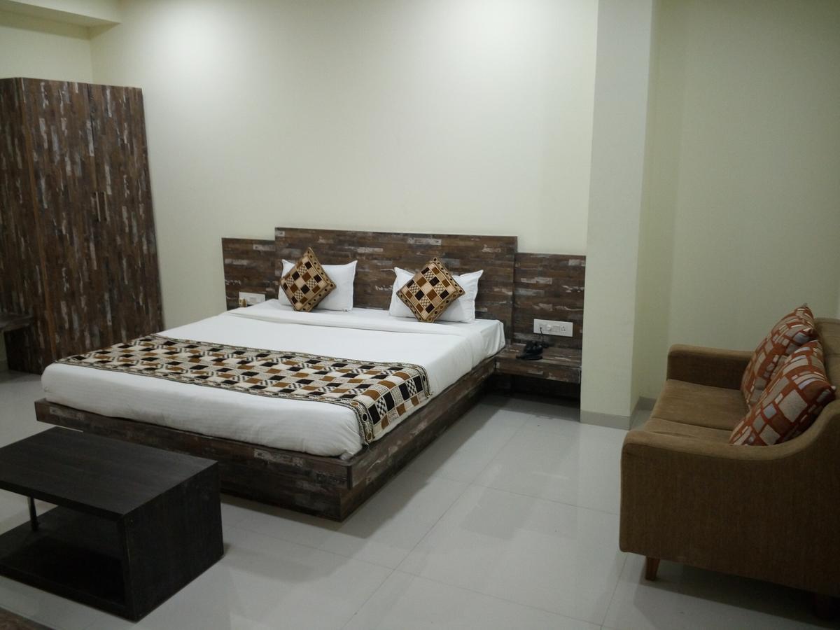 Hotel Casa Green Shirdi Exterior foto