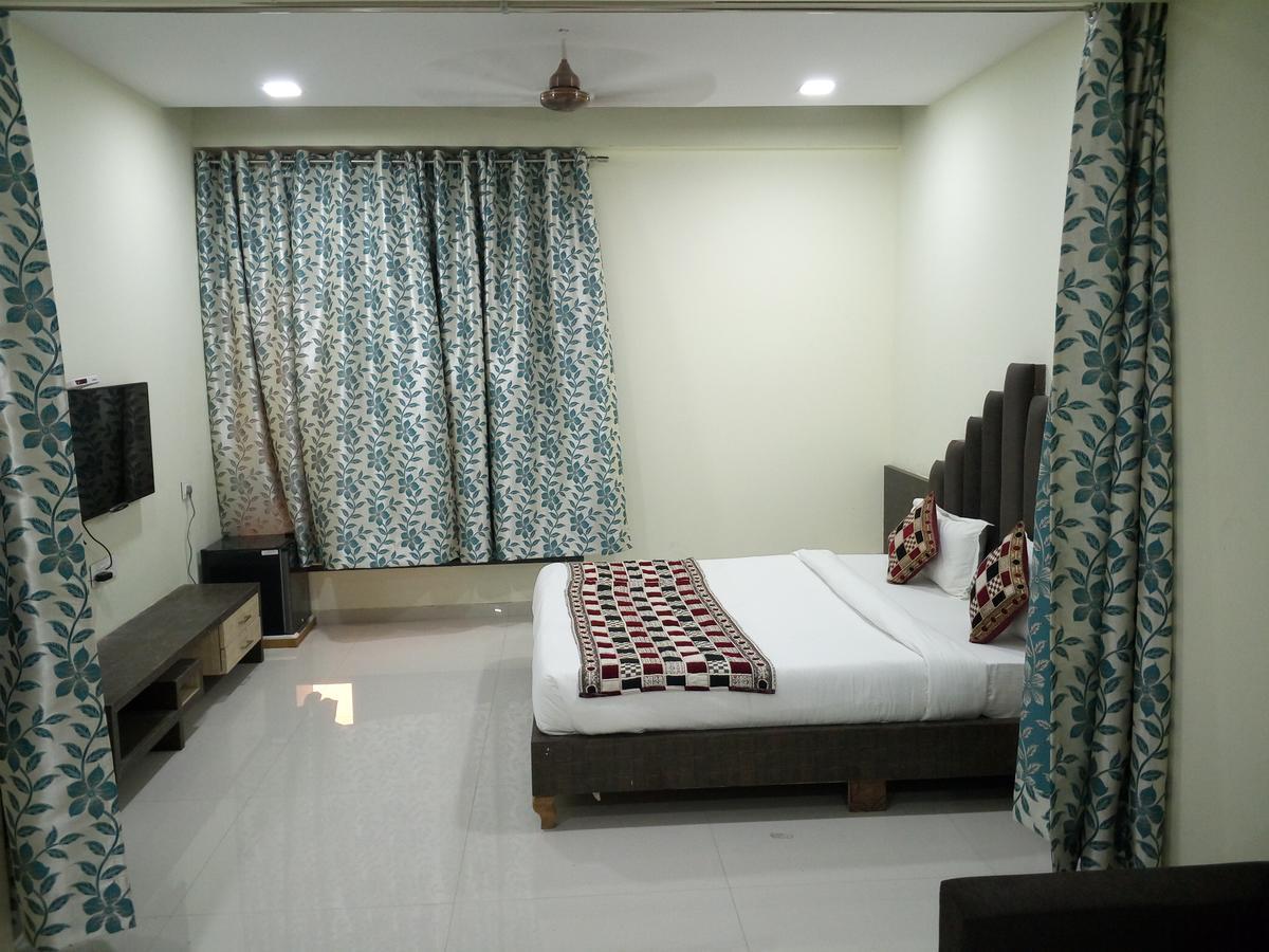Hotel Casa Green Shirdi Exterior foto